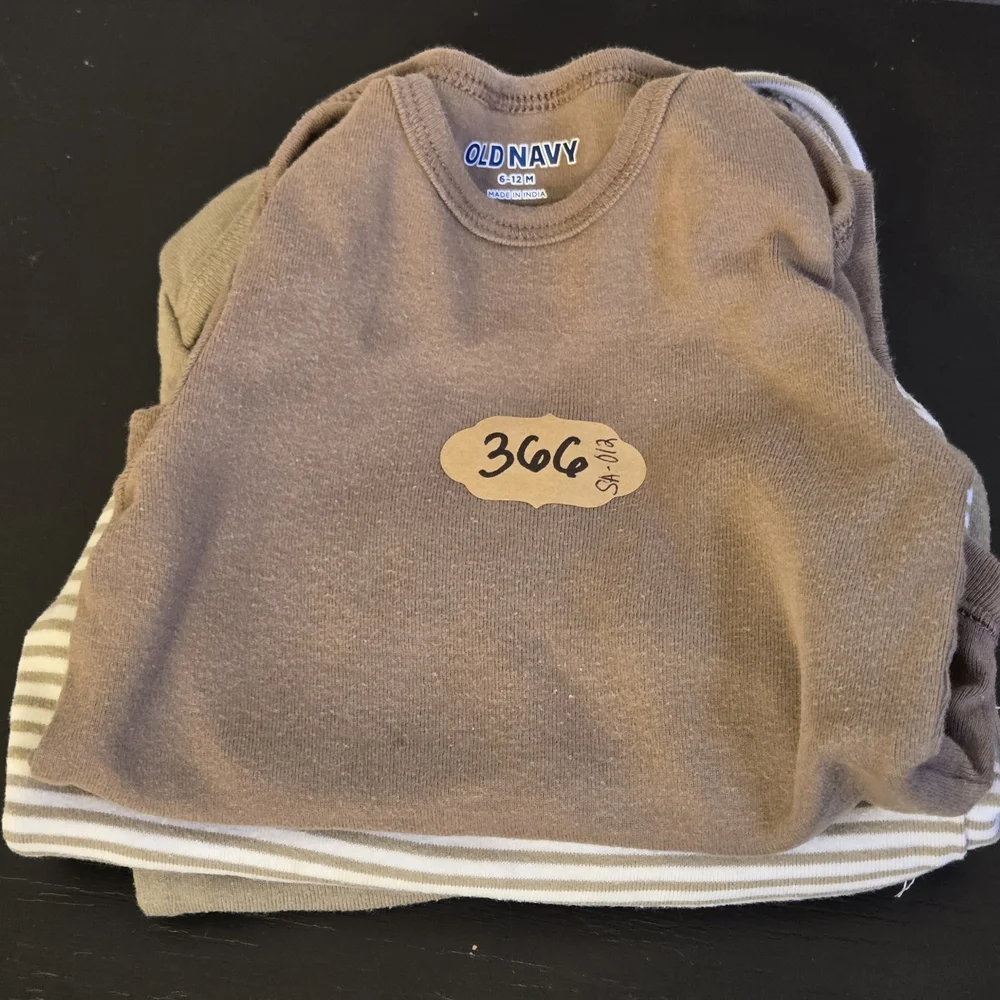 Old Navy Infant Boys Size 6-12 Months Long‎ Sleeve One Piece Set Of 3